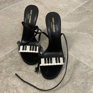 Worn ONCE; Saint Laurent Paris piano heel